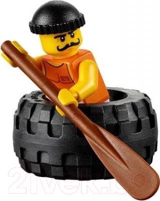 Конструктор Lego City Побег в шине 60126