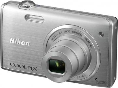 Компактный фотоаппарат Nikon Coolpix S5200 Silver - общий вид