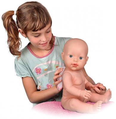 Кукла Zapf Creation Baby Annabell Нежная забота (790618) - девочка играет с куклой