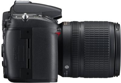 Зеркальный фотоаппарат Nikon D7000 Kit 18-55mm VR - вид справа