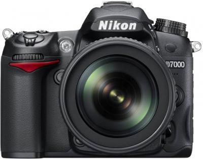 Зеркальный фотоаппарат Nikon D7000 Kit 18-55mm VR - вид спереди