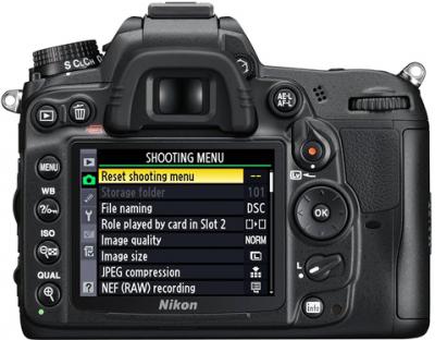 Зеркальный фотоаппарат Nikon D7000 Kit 18-55mm VR - вид сзади: дисплей
