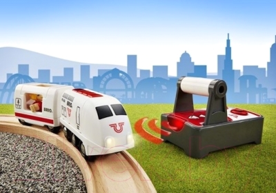 Поезд игрушечный Brio Пассажирский поезд с вагоном и пассажиром 33510