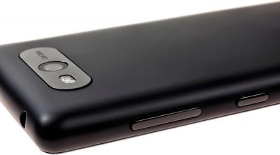Смартфон Nokia Lumia 820 Black - полубоком