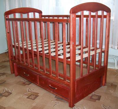 Детская кроватка РИО Виктория (Вишня) - в интерьере