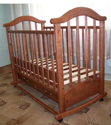 Детская кроватка РИО Виктория-2 кш (Орех) - в интерьере
