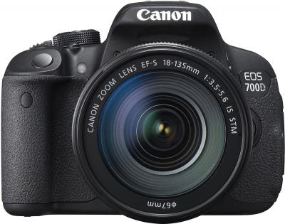 Зеркальный фотоаппарат Canon EOS 700D Kit 18-135 STM - вид спереди