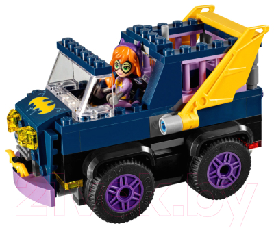 Конструктор Lego DC Super Hero Girls Секретный бункер Бэтгёрл 41237