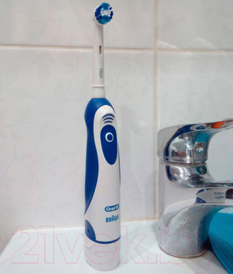 Электрическая зубная щетка Oral-B Pro Expert аккуратная чистка DB4.010 (80281814/91105095)