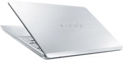 Ноутбук Sony Vaio SVF15A1Z2RS - вид сзади 