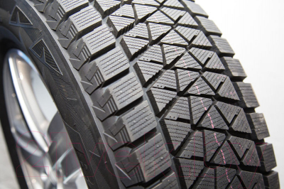 Зимняя шина Bridgestone Blizzak DM-V2 215/70R15 98S