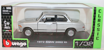 Масштабная модель автомобиля Bburago Street Classics БМВ 2002 TII / 18-43202 - товар по цвету не маркируется