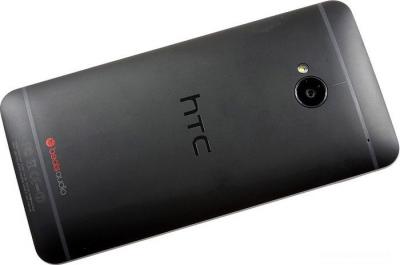 Смартфон HTC One Dual (черный) - задняя панель