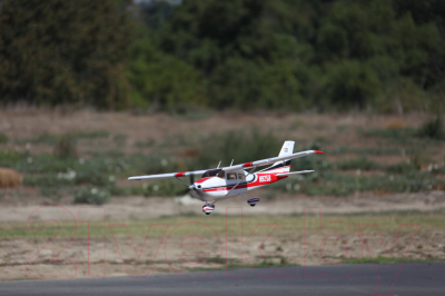 Радиоуправляемая игрушка FMS Самолет Sky Trainer 182 1400MM