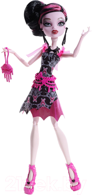 Кукла с аксессуарами Mattel Monster High Черная ковровая дорожка Дракулаура BDF22 / BDF23