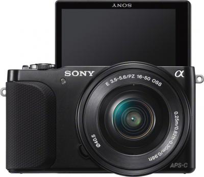 Беззеркальный фотоаппарат Sony NEX-3NL (Black) - фронтальный вид с повернутым дисплеем