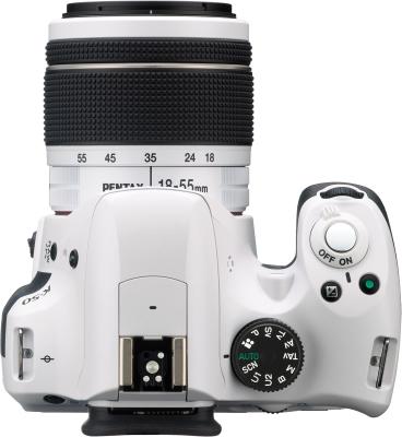 Зеркальный фотоаппарат Pentax K-50 Kit (DA L 18-55mm WR, белый) - вид сверху
