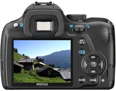 Зеркальный фотоаппарат Pentax K-500 Kit (DA L 18-55mm, Black) - вид сзади: дисплей