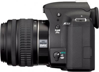 Зеркальный фотоаппарат Pentax K-500 Kit (DA L 18-55mm, Black) - вид сбоку