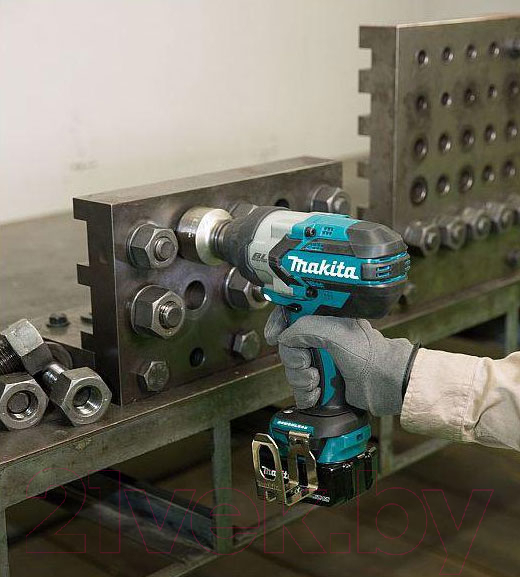 Профессиональный гайковерт Makita DTW1001Z