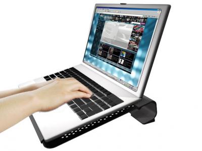 Подставка для ноутбука Cooler Master NotePal U2 (R9-NBC-8PBK-GP) - с ноутбуком