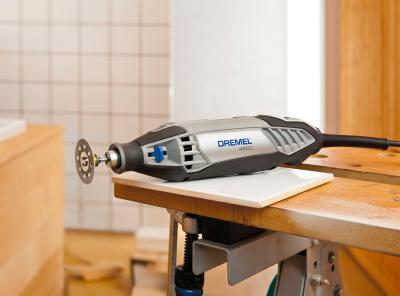 Профессиональный гравер Dremel 4200 JD (F.013.420.0JD) - в работе