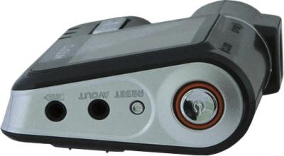 Автомобильный видеорегистратор Intro VR-670 - вид сбоку