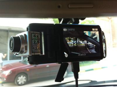 Автомобильный видеорегистратор ParkCity DVR HD 520 - в автомобиле