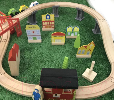 Железная дорога игрушечная Wooden Toys 70 предметов