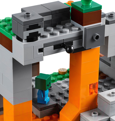 Конструктор Lego Minecraft Пещера зомби 21141