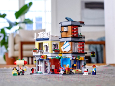 Конструктор Lego Creator Зоомагазин и кафе в центре города / 31097