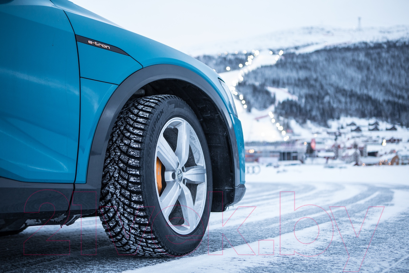 Зимняя шина Pirelli Scorpion Ice Zero 2 285/45R22 114H (шипы) — фото 4