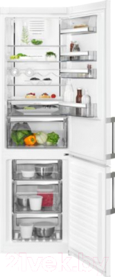 Холодильник с морозильником AEG RCB63726OW