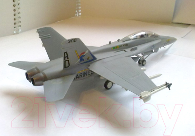 Сборная модель Italeri Палубный истребитель-бомбард. F/A 18 Wild Weasel C/D 1:72 / 0016