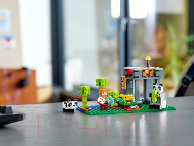 Конструктор Lego Minecraft Питомник панд 21158