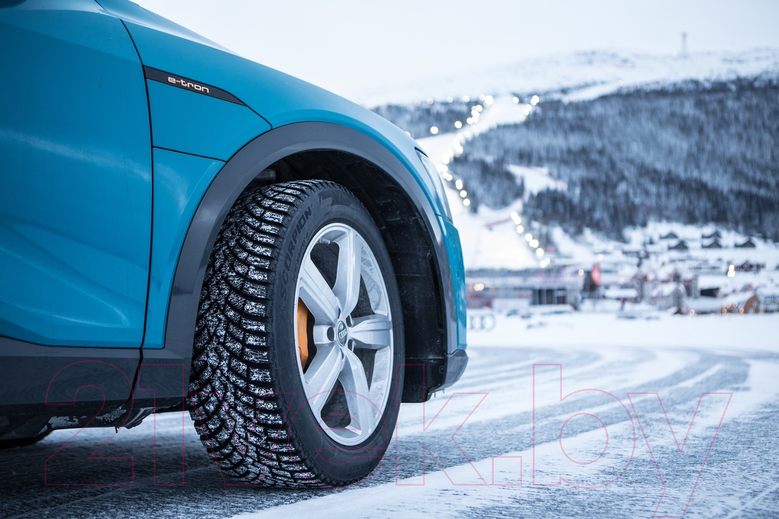 Зимняя шина Pirelli Scorpion Ice Zero 2 215/60R17 100T (шипы) — фото 5