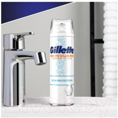 Пена для бритья Gillette Skinguard Sensitive защита кожи д/чувствительной кожи с алоэ (250мл)