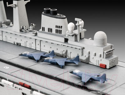 Сборная модель Revell Авианосец HMS Invincible Фолклендская война / 5172