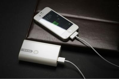 Портативное зарядное устройство Atomic SD326 (White) - зарядка телефона Apple