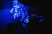 Светодиодная гирлянда Twinkle Снежинки 111 (4м, бело-синий) - 