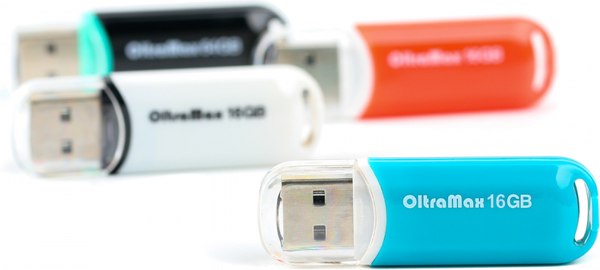 USB flash накопитель Oltramax 230 White 16GB / OM-16GB-230-White