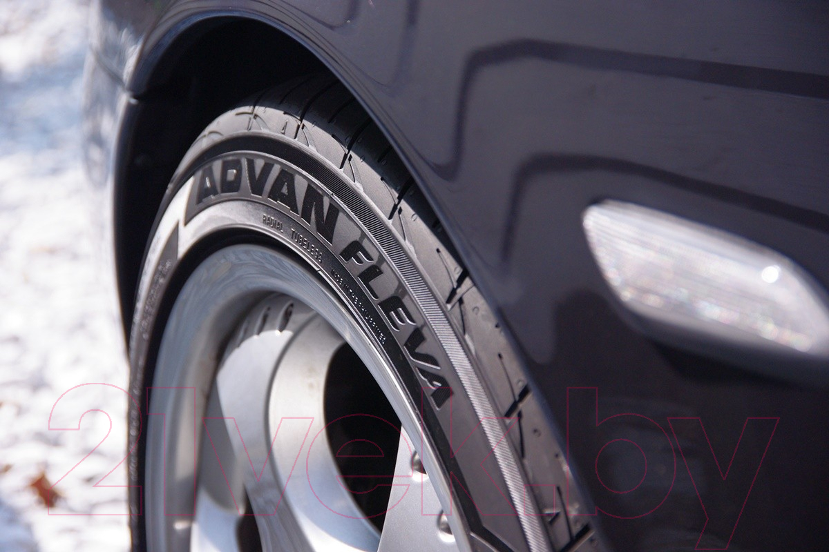 Летняя шина Yokohama Advan Fleva V701 225/55R17 97W