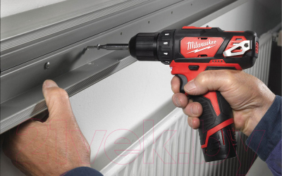 Аккумуляторная дрель-шуруповерт Milwaukee M12BDD-202С / 4933441915