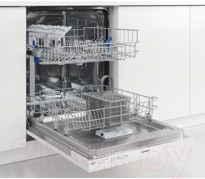 Посудомоечная машина Indesit DIE 2B19