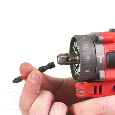 Аккумуляторная дрель-шуруповерт Milwaukee M12 FPDX-202X / 4933464136