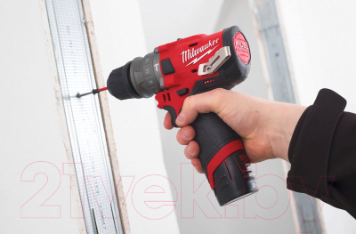 Аккумуляторная дрель-шуруповерт Milwaukee M12 FPDX-202X / 4933464136