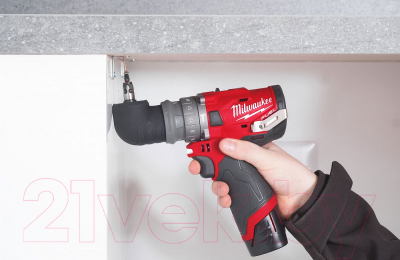 Аккумуляторная дрель-шуруповерт Milwaukee M12 FPDX-202X / 4933464136