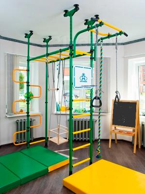 Детский спортивный комплекс Romana Пегас ДСКМ-4-8.06.Г1.490.01-31 (зеленый/желтый) - в интерьере