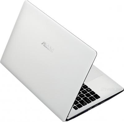 Ноутбук Asus X551CA-SX016D - вид сзади