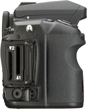 Зеркальный фотоаппарат Pentax K-3 Body (черный) - вид справа (разъемы для карты памяти)
